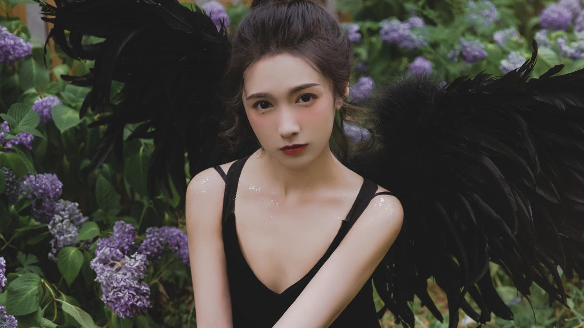 开云体育在线官网-足球比赛中智能设备应用日益普及，提升观赛体验，足球训练智能设备